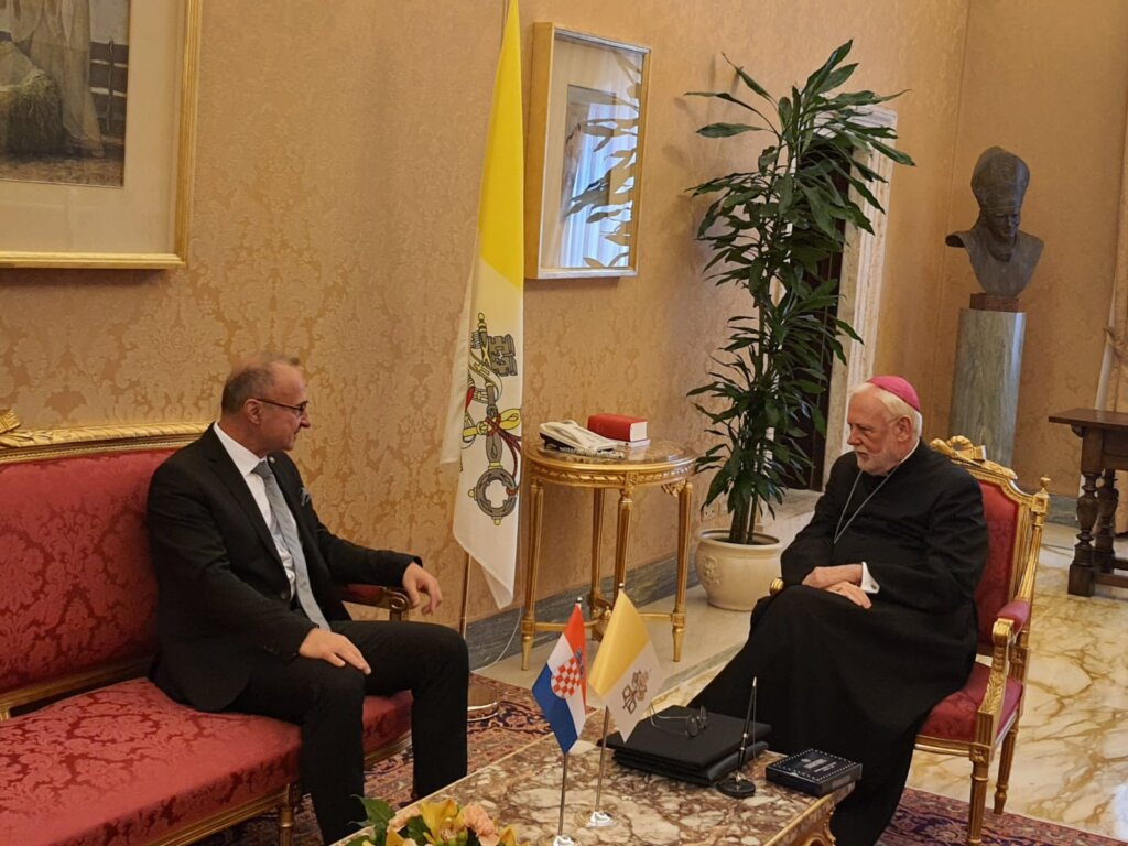 Ministar Grlić Radman u posjetu Vatikanu