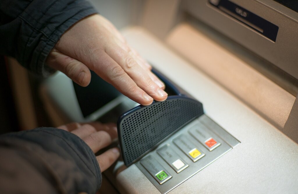 Žena iz kuće ukrala bankovnu karticu s pinom, pa podigla novac
