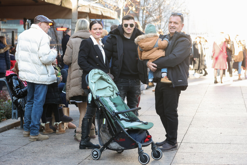 Vili Beroš s obitelji posjetio zagrebačku špicu