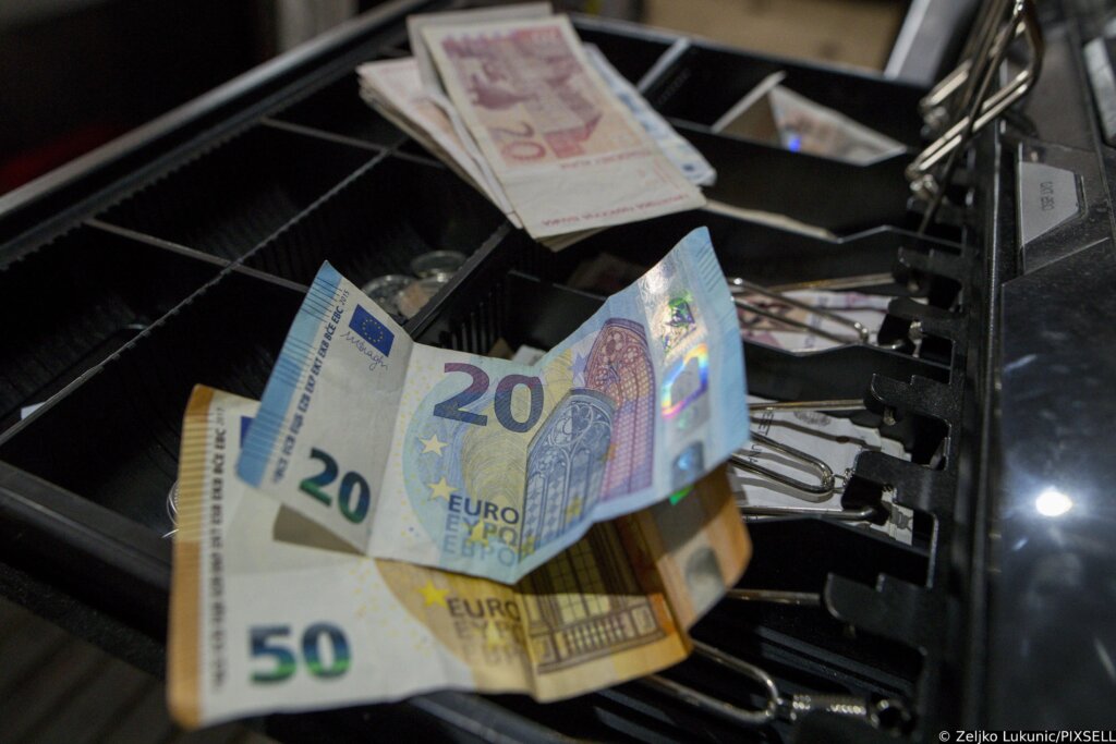 Oporba: Potrošače se nije štitilo kod uvođenja eura