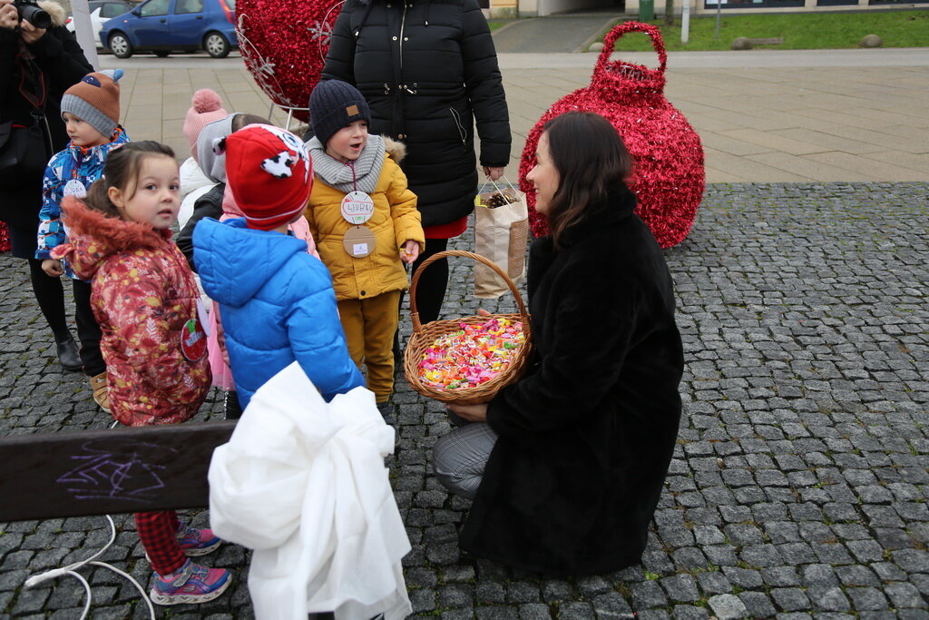 petak-advent-kicenje-borova-01