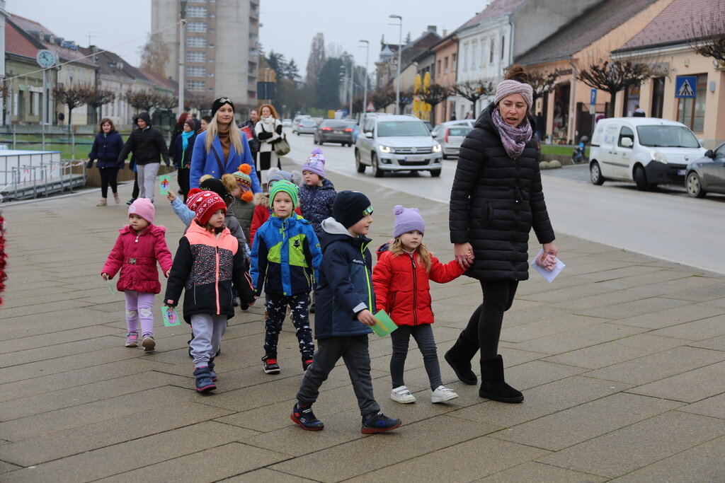 petak-advent-kicenje-borova-04