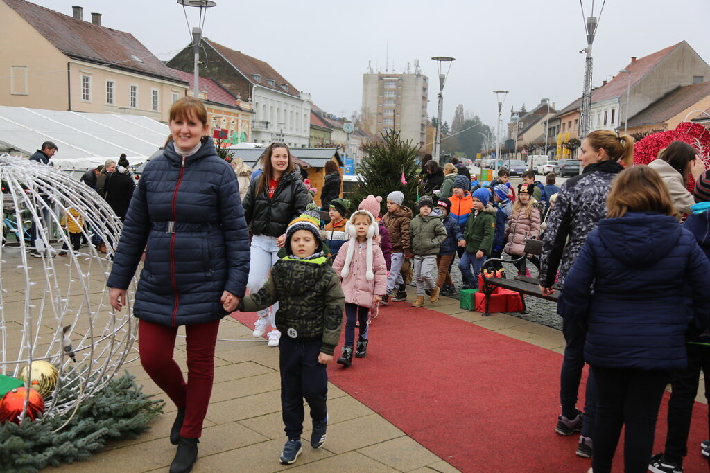 petak-advent-kicenje-borova-14
