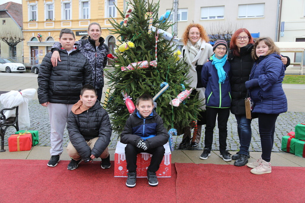 petak-advent-kicenje-borova-28