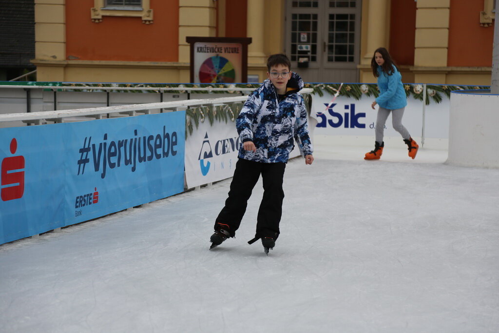 petak-advent-kicenje-borova-36