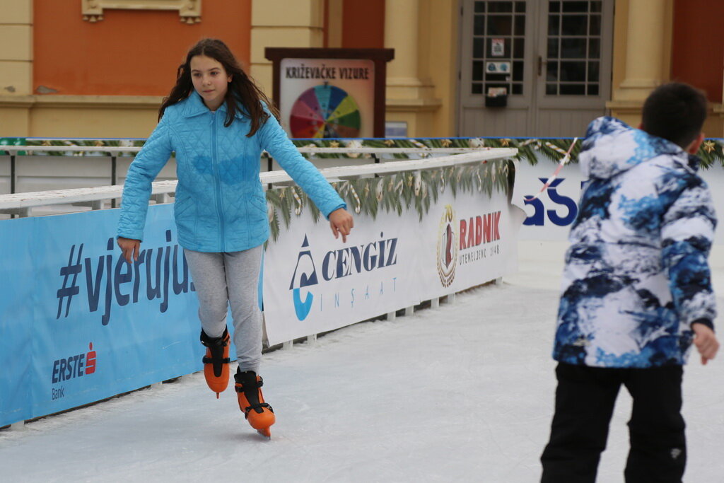 petak-advent-kicenje-borova-37