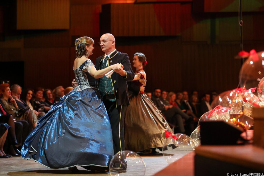 Zagreb: U Lisinskom održan Filharmonijski bal