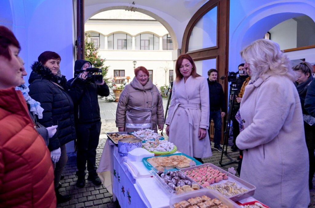 [FOTO] Fini i primamljivi kolači na božićnom sajmu u varaždinskoj Županijskoj palači oživjeli tradiciju