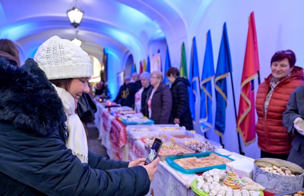 sajam_kolaca_advent_zupanijska_palaca_2022 (11)