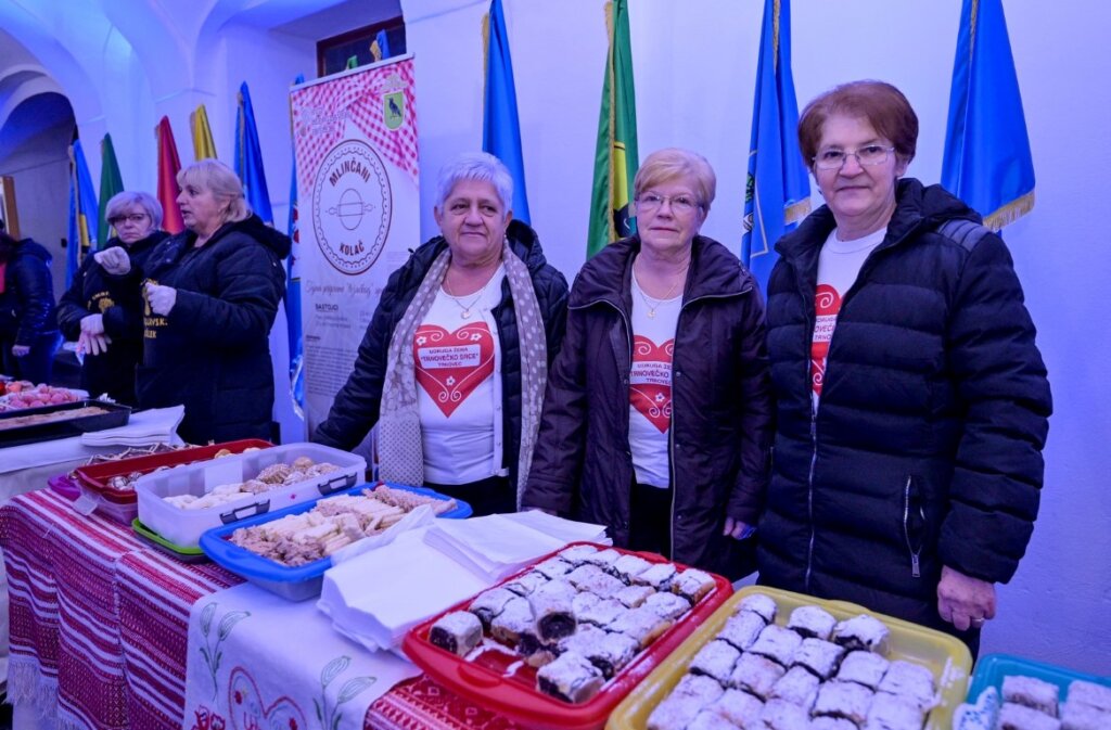 sajam_kolaca_advent_zupanijska_palaca_2022 (6)