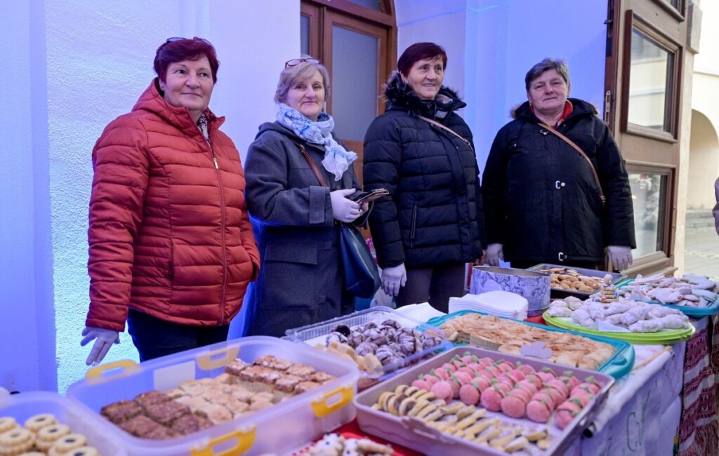 sajam_kolaca_advent_zupanijska_palaca_2022 (9)