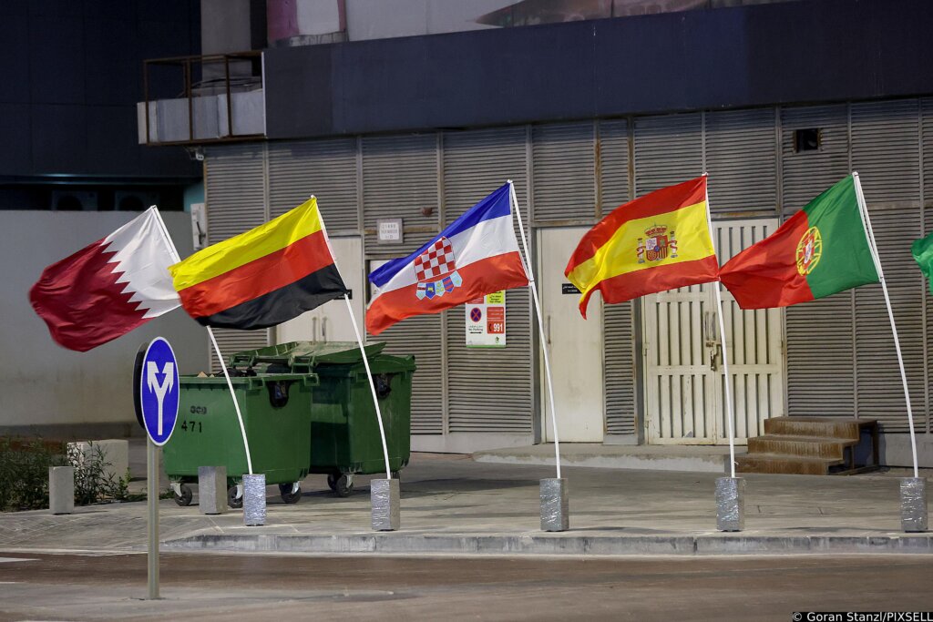 U Dohi Hrvatska i Njemačka zastava postavljene naopako