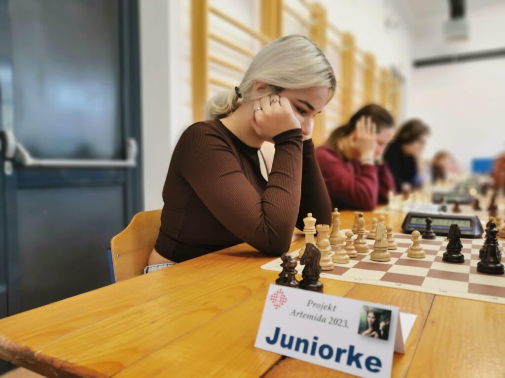 327804247_1646677399132895_1586935607322068119_n