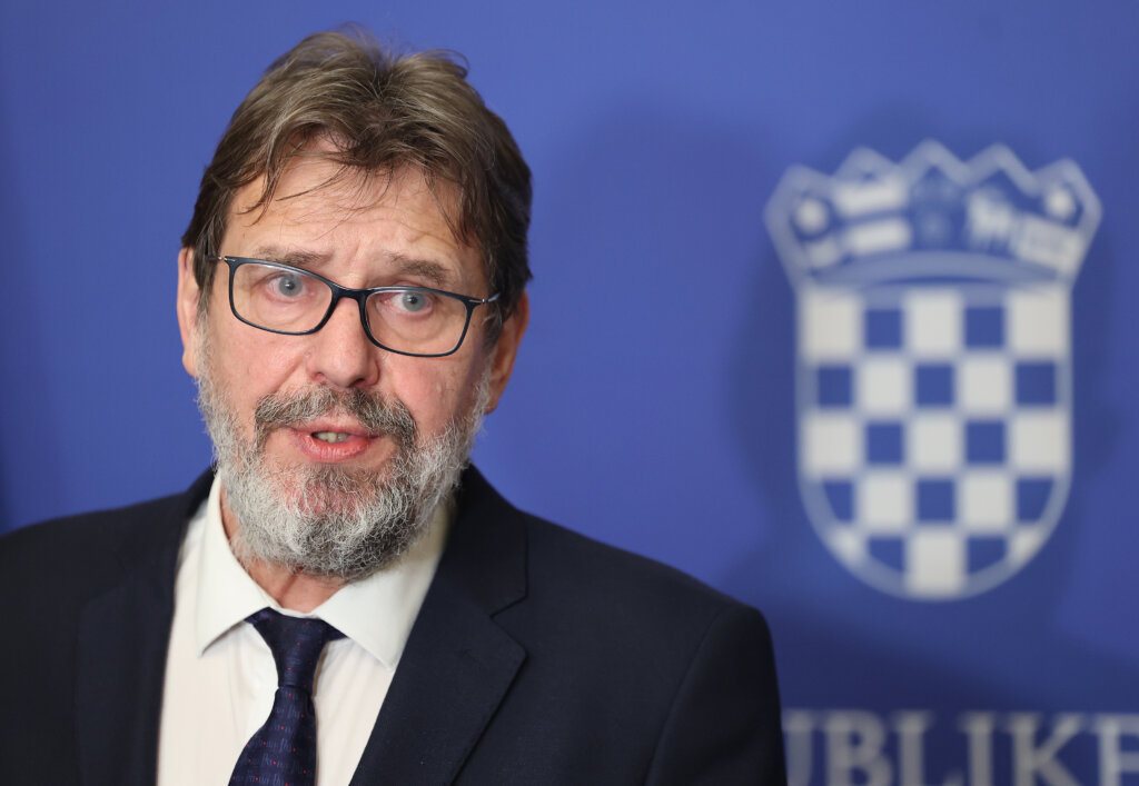 Žigmanov ide na konzultacije kod Vučića, žali zbog novog nesporazuma