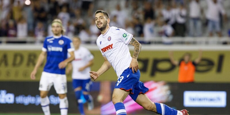 Official  Augsburg sign David Colina from Hajduk Split - Get German  Football News