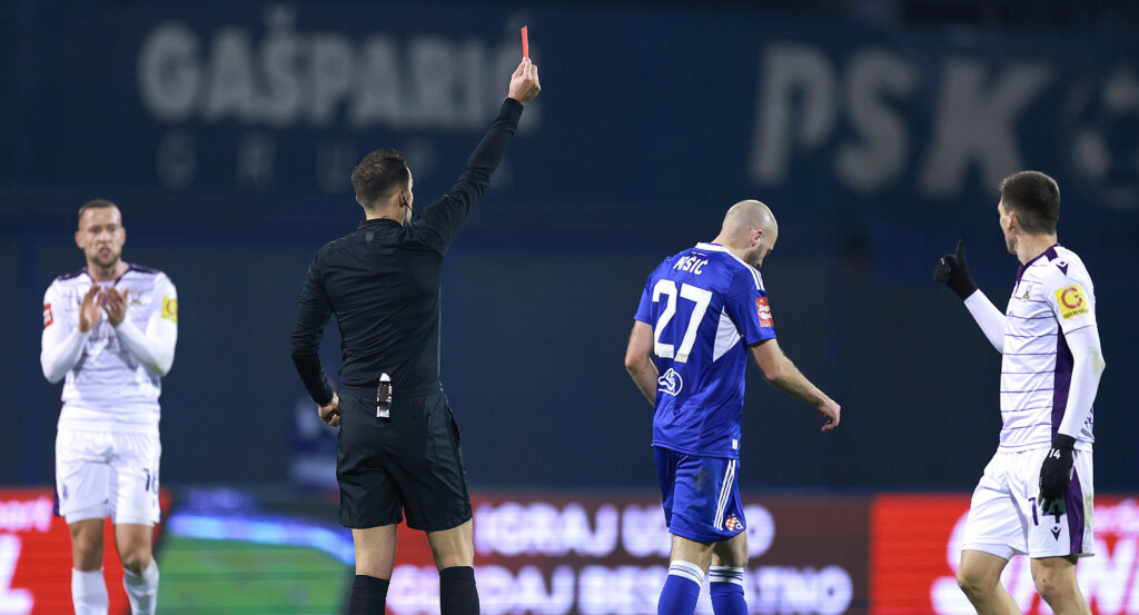 Zagreb: Josip Mišić U 81. Minuti Dobio Crveni Karton I Odlazi S Terena