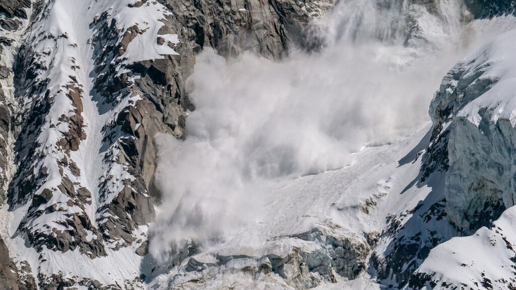 Troje mrtvih u lavinama u Austriji