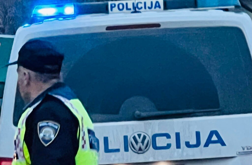 Državljanin BiH uhićen u krijumčarenju četiri strana državljana