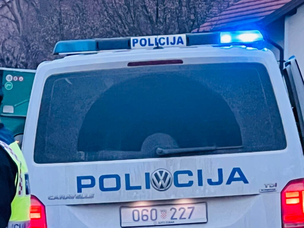 Uhićen muškarac zbog omogućavanja protuzakonitog ulaska troje stranih državljana u Hrvatsku