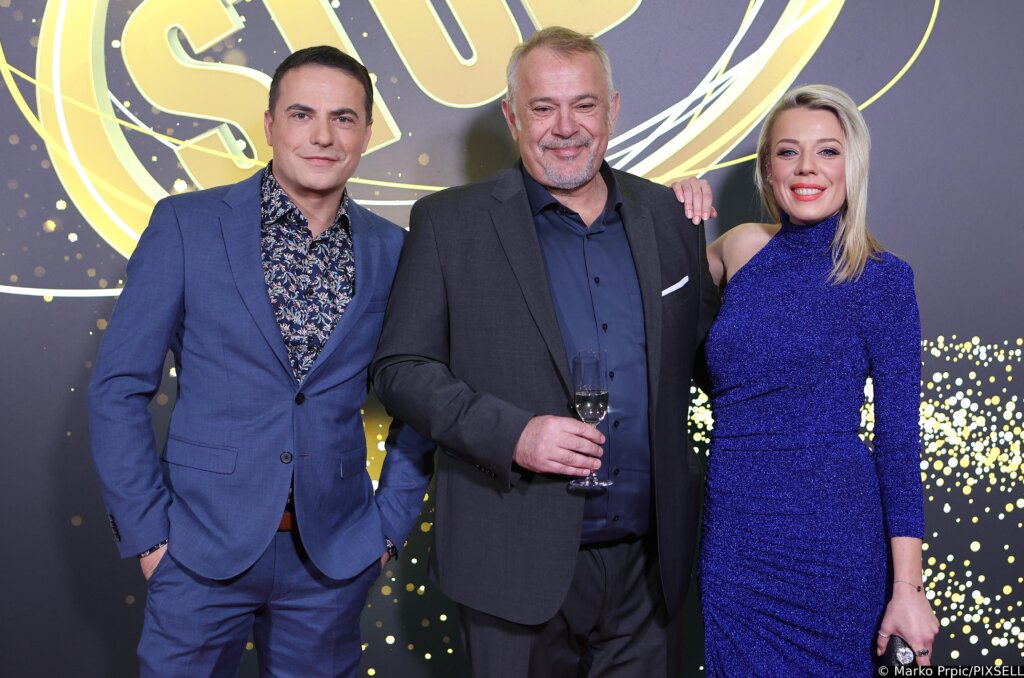 Dolazak Uzvanika Na Dodjelu Medijskih Nagrada "zlatni Studio"