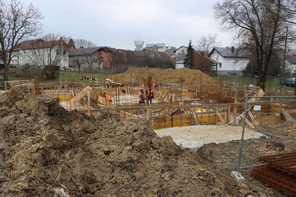 330449466_559978786084562_6197337581525434735_n