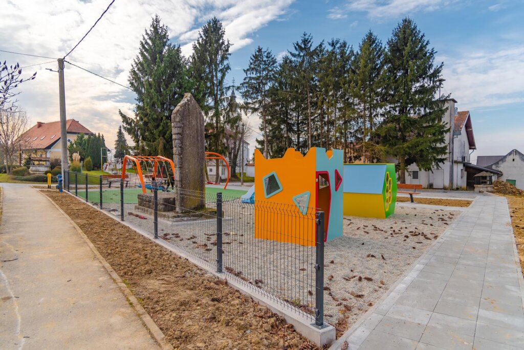 330992159_864916147912854_5916923924494308398_n