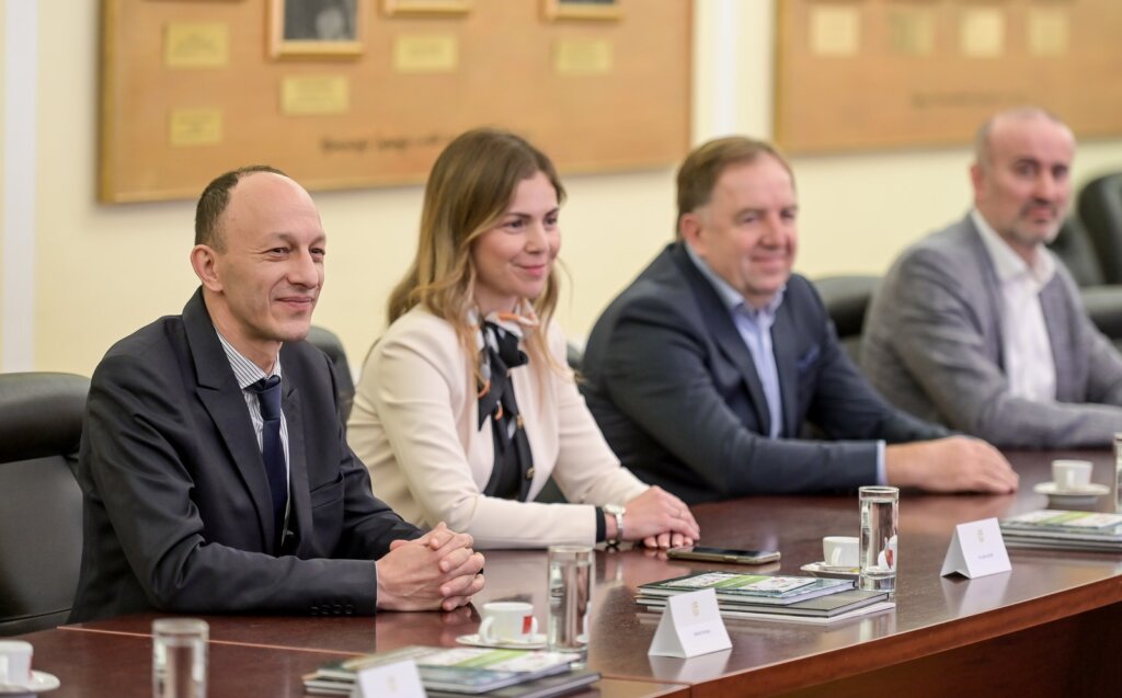 Izaslanstvo_Licko_senjske_zupanije (32)