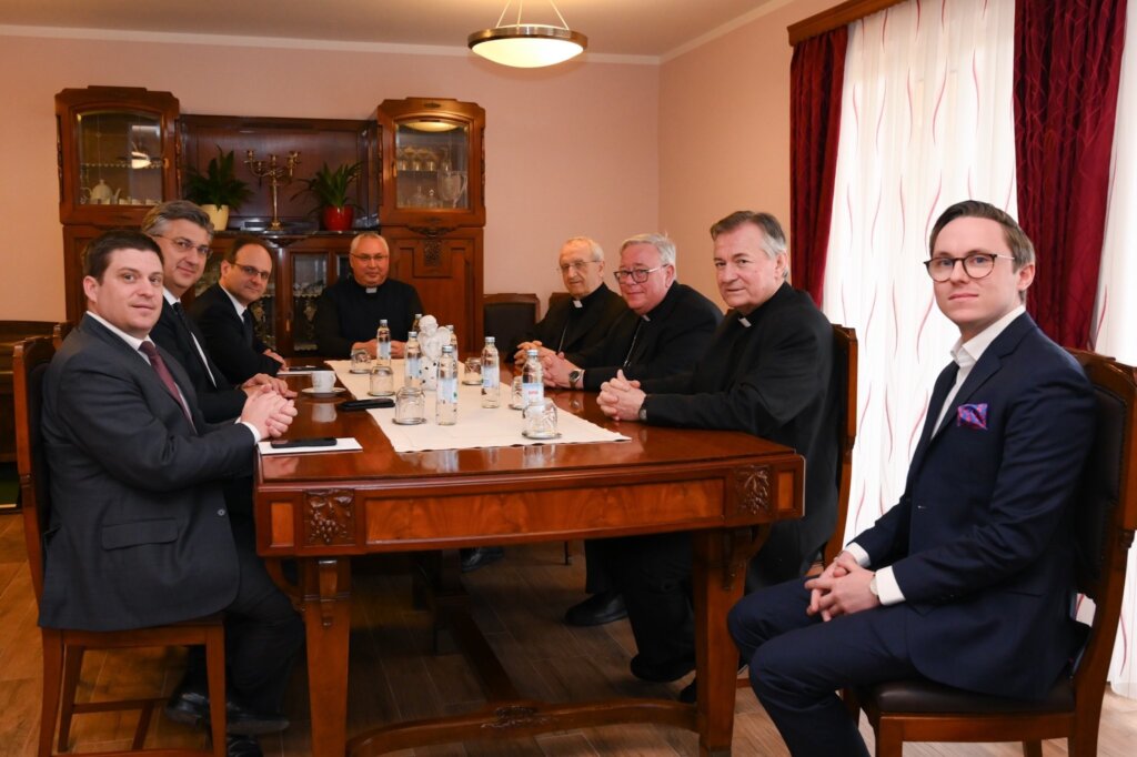 Premijer Plenković susreo se s kardinalom Hollerichom, razgovarali o demografiji i ekologiji
