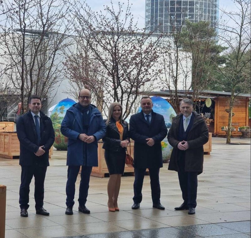 IMG-4e17e3d674de2b1ab9f09cc7a0b7f44a-V_800x1067-equal