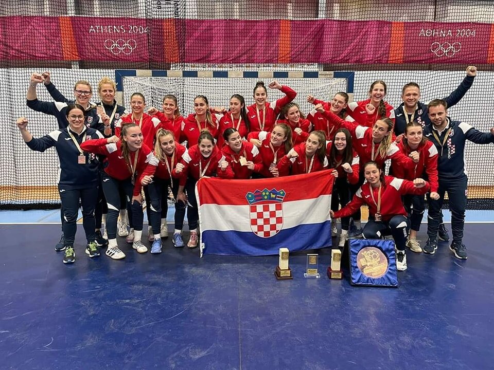 Hrvatska ženska kadetska rukometna reprezentacija osvojila broncu, igrala i Đurđevčanka Lea Smiljanec