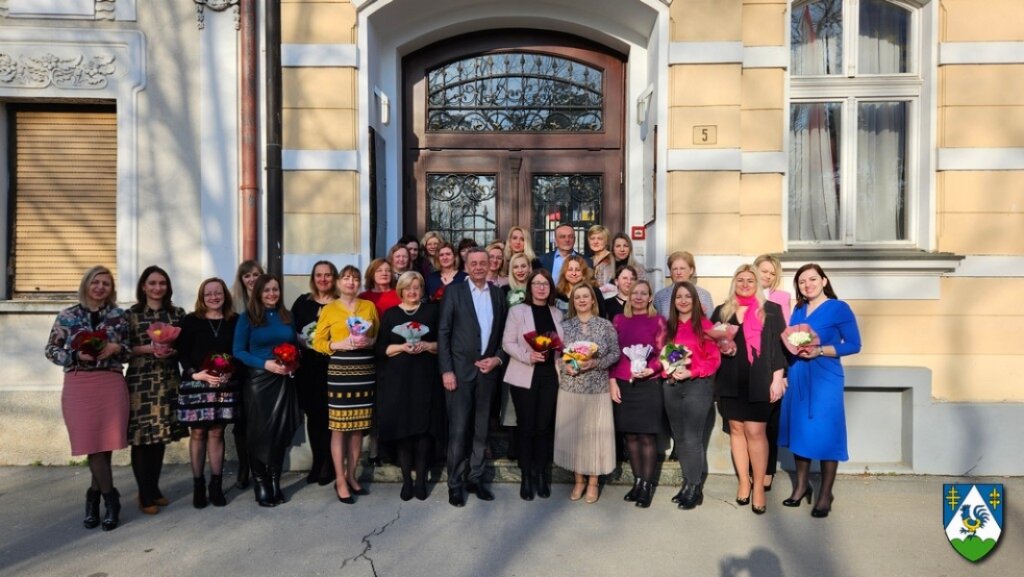 Dan žena obilježen i u Županijskoj upravi, župan Koren i zamjenik Ljubić podijelili simbolične poklone