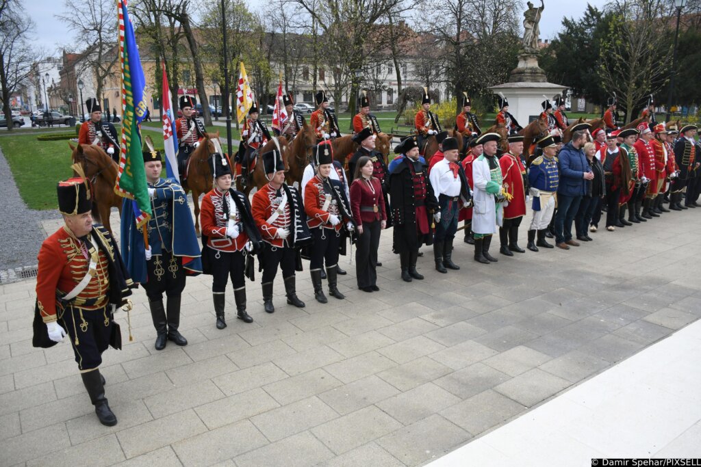 Bjelovar: Održana ceremonija predstavljanja predstavnika povijesnih postrojbi