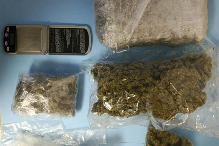 Prodavao marihuanu pa mu policija u stanu otkrila još gotovo dva kilograma