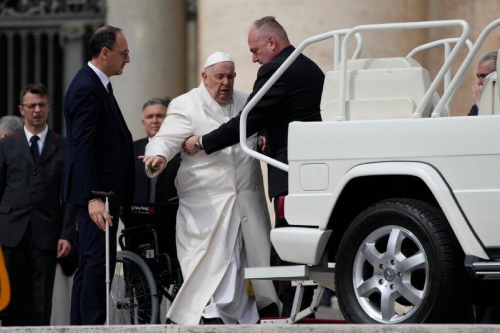 Papa Franjo kaže da ima akutni bronhitis