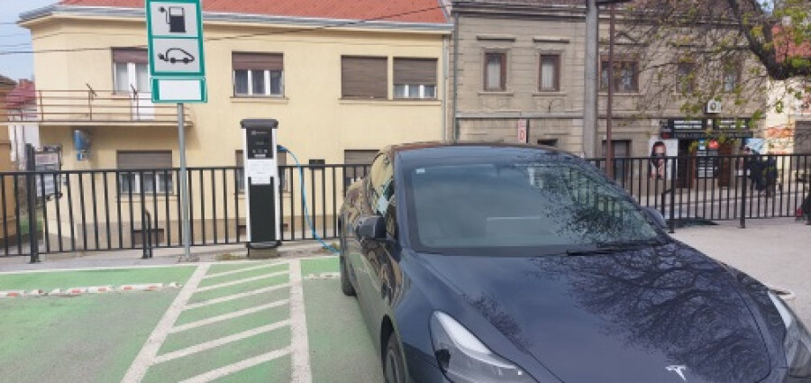 U Svetom Ivanu Zelini postavljena nova, suvremenija punionica za električna vozila