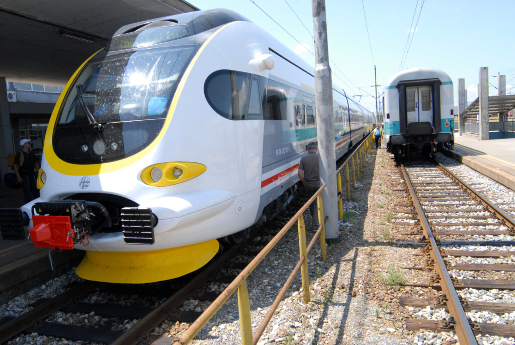 Novi dizel-električni motorni vlak pušten u promet s pulskog kolodvora