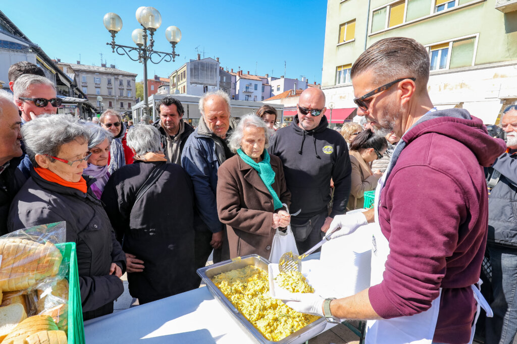 Pula: Na tržnici fritaja od 1500 jaja i 10 kilograma šparoga