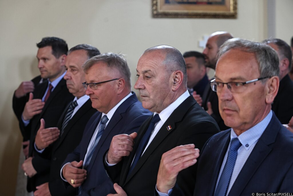 Kravarsko: Tomo Medved na svečanom misnom slavlju u crkvi Uzvišenja sv. Križa