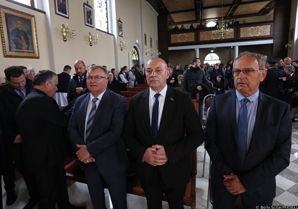 Kravarsko: Tomo Medved na svečanom misnom slavlju u crkvi Uzvišenja sv. Križa