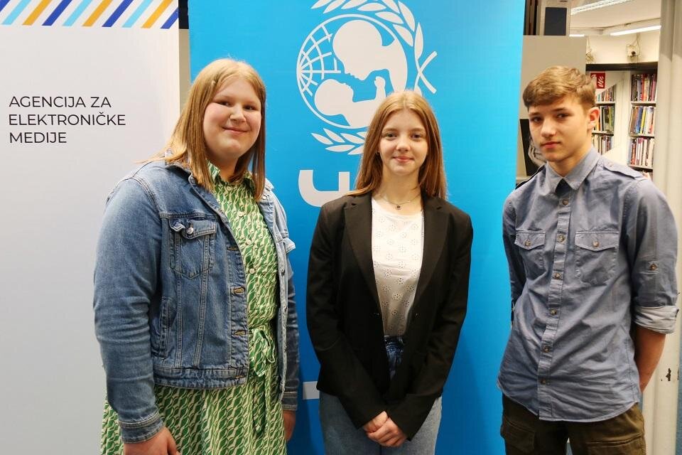 Učenici OŠ Čazma Pia, Iris i Noa osvojili prvu nagradu za film “Online (tanka linija) Offline“