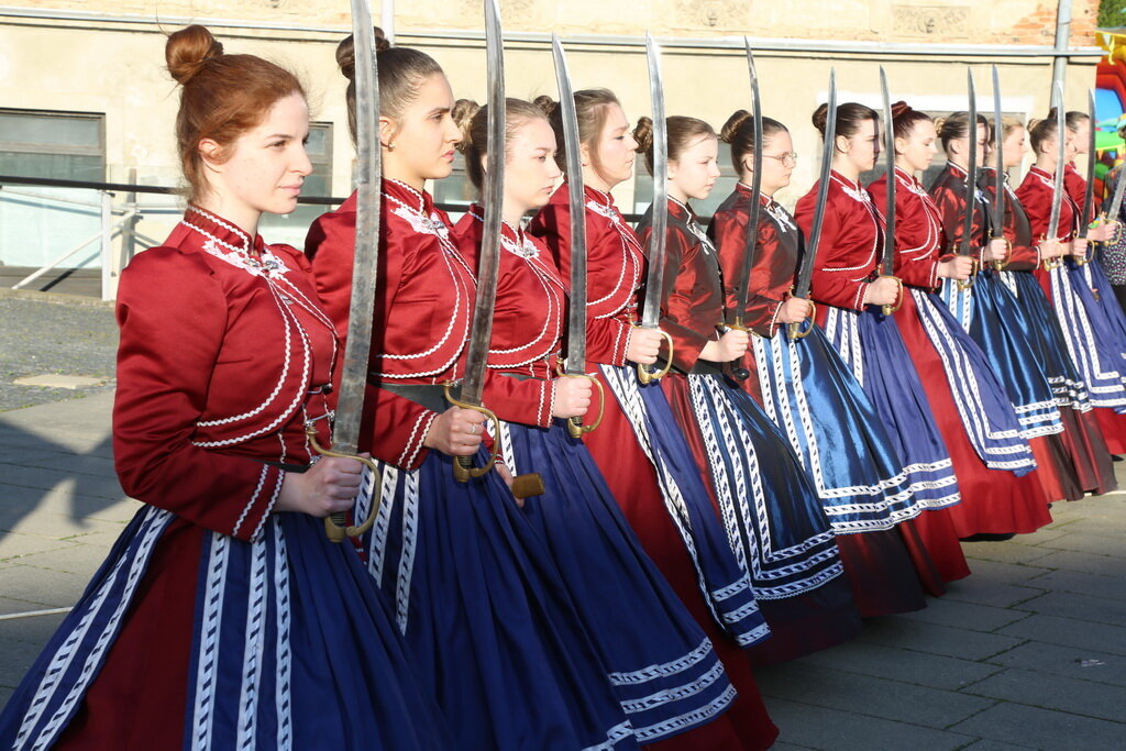 [FOTO/VIDEO] KRIŽEVAČKA DJEVOJAČKA STRAŽA – PONOS KRIŽEVACA I LIJEPE NAŠE Križevačke stražarice položile prisegu