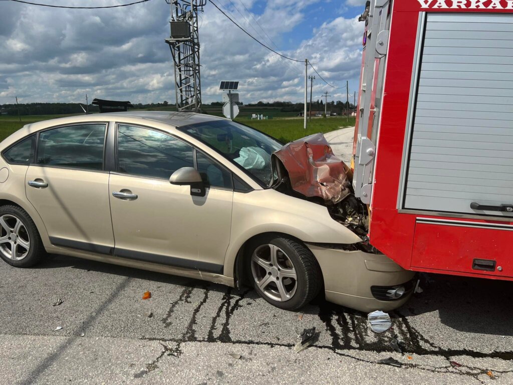 Vozač automobila zabio se u vatrogasno vozilo DVD-a Sveti Ivan Žabno, nesreći je kumovao alkohol