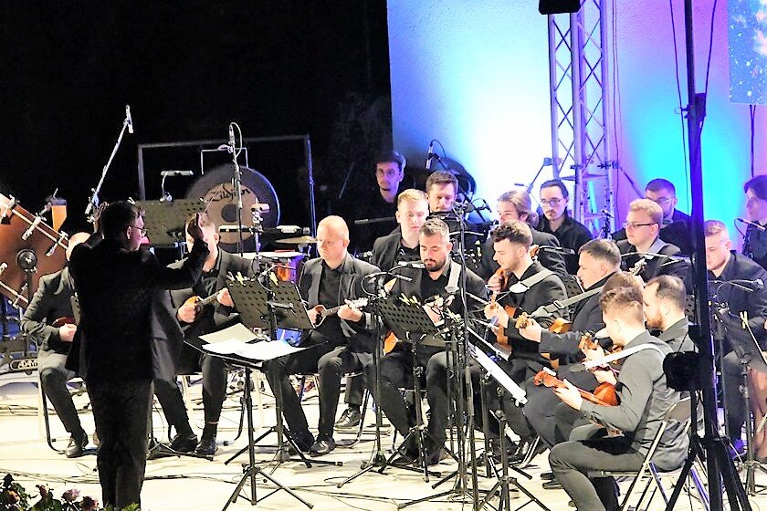 [FOTO/VIDEO] Gradski tamburaški orkestar Križevci izveo “Svemirski koncert”