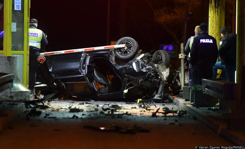 Varaždin: Vozač Je Automobilom Udario U Beton Kod Naplatne Kućice Goričan I Na Mjestu Poginuo