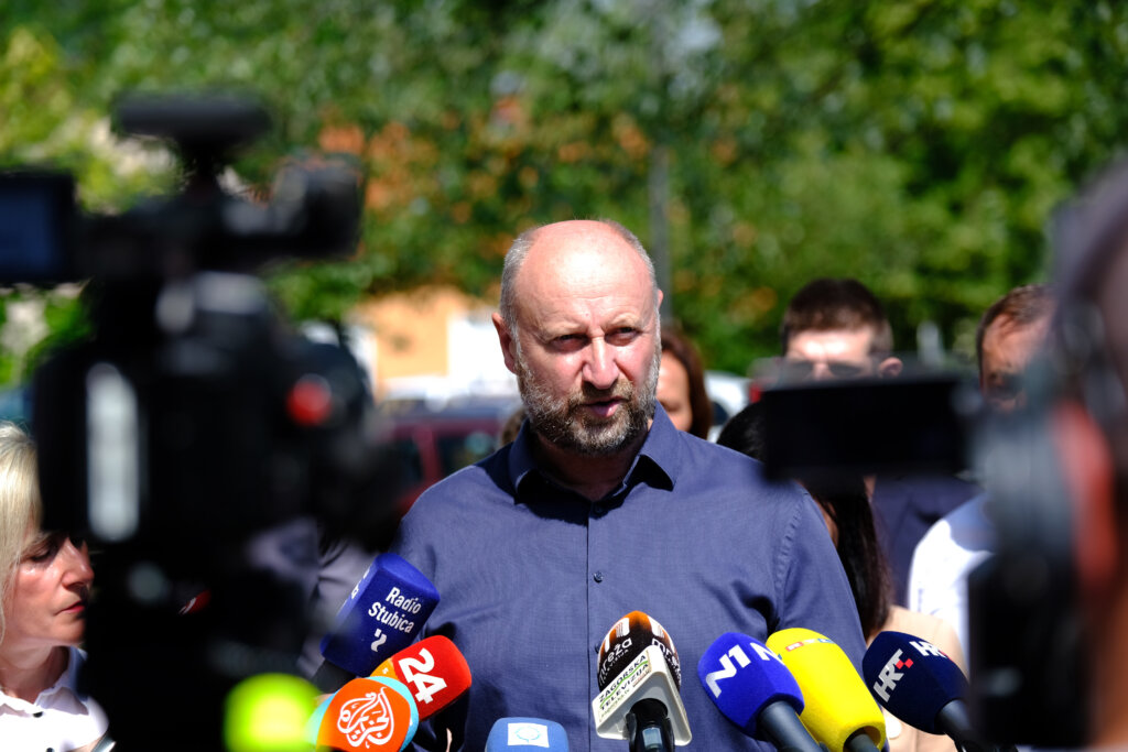 Ministrica Poljoprivrede I Krapinsko–zagorski župan Dali Su Izjavu Za Medije O Snažnoj Tuči Koja Je Pogodila Zagorje