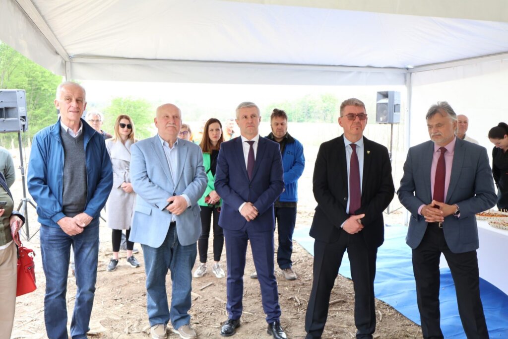 343936742_170539725602087_4486048059433880326_n-1536x1024