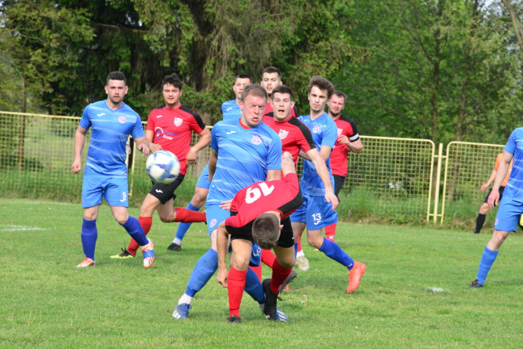 VRBOVEČKI DERBI 1. ŽNL ISTOK Nogometaši iz Banova pobijedili susjede iz Gaja