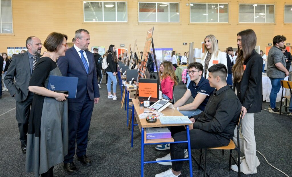 [FOTO] Gospodarska škola Varaždin proslavila čak dva jubileja: 30 godina osnivanja škole i 50 godina obrazovanja u području ugostiteljstva