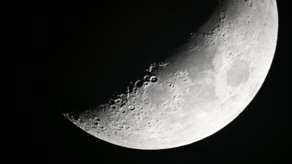 Mjesec_kroz_teleskop