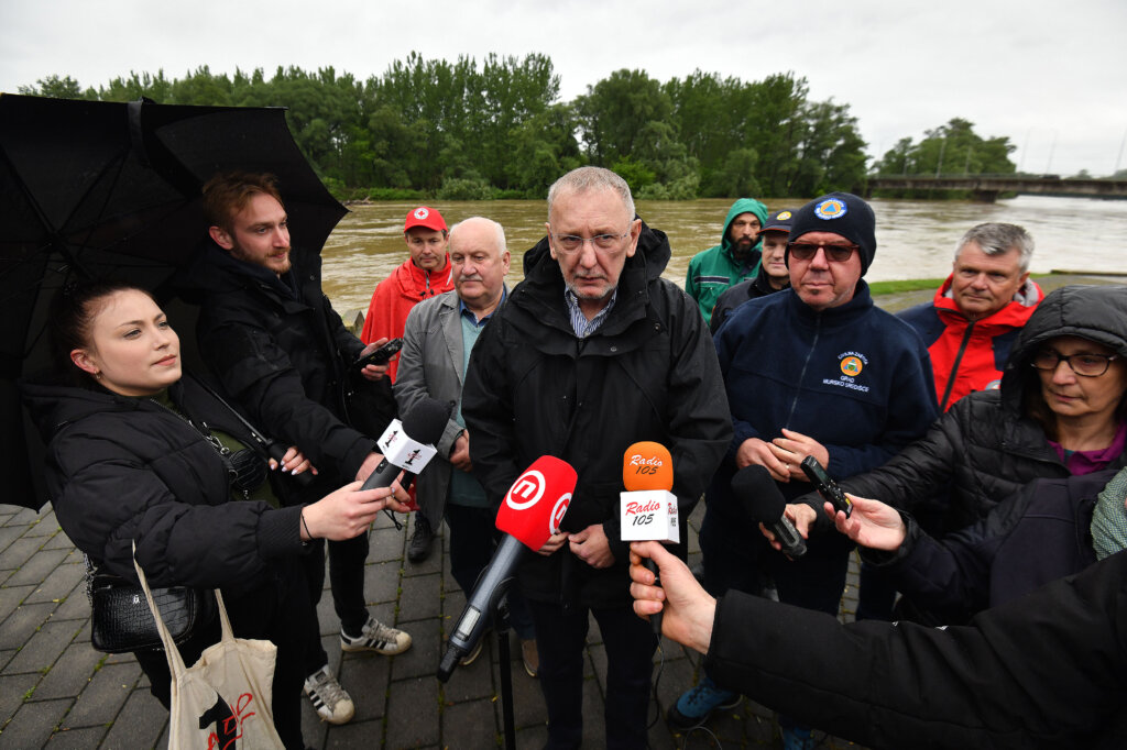 Božinović u Murskom Središću, velika ugroza zbog visokog vodostaja Mure još nije prošla